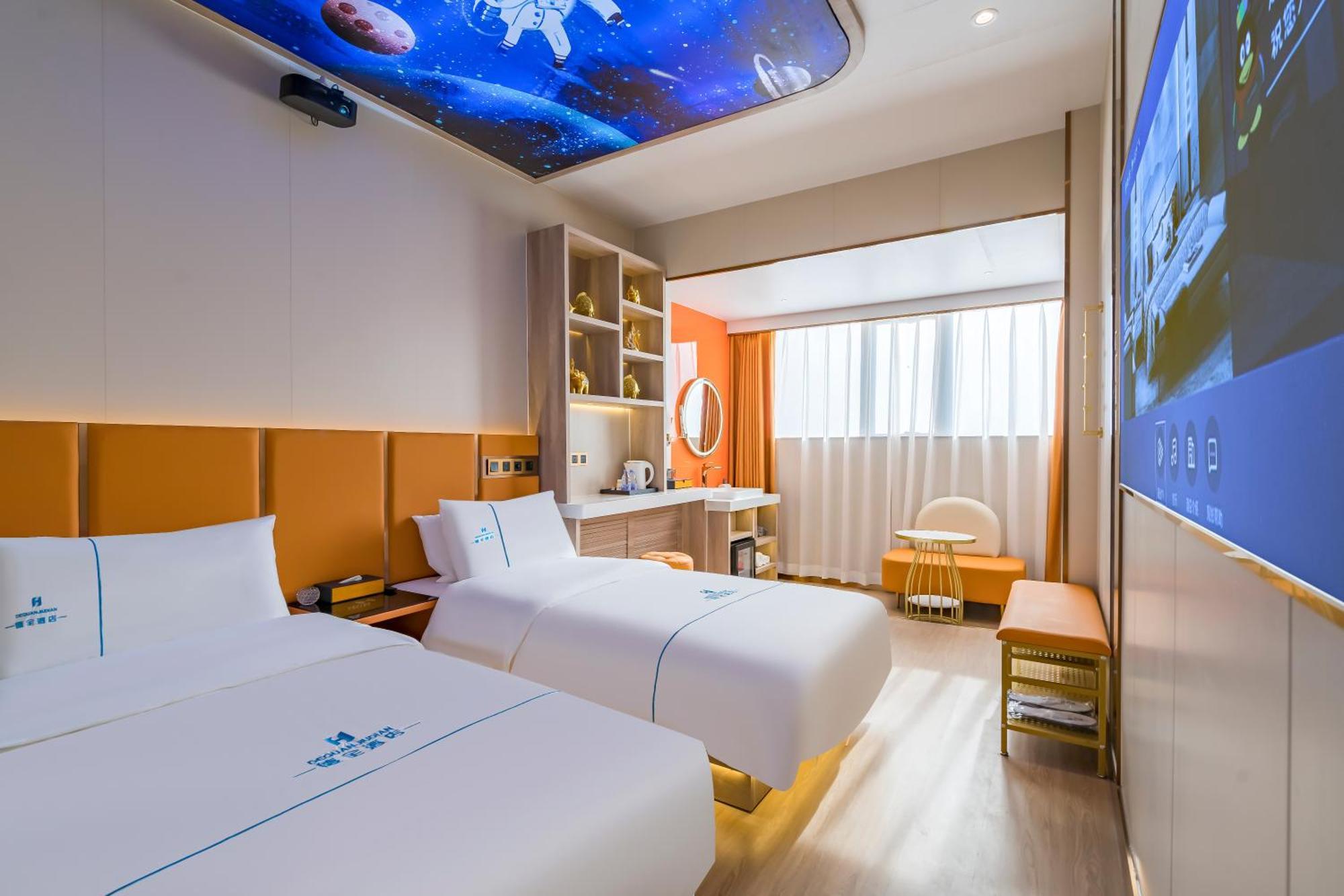 Dequan Luxury Hotelguomao Branchthe Subway Is Right Outside The Door Coffee, Fruits, Snacks, A Gym And A Laundry Room Are Provided For Free In The Lobby Hotel